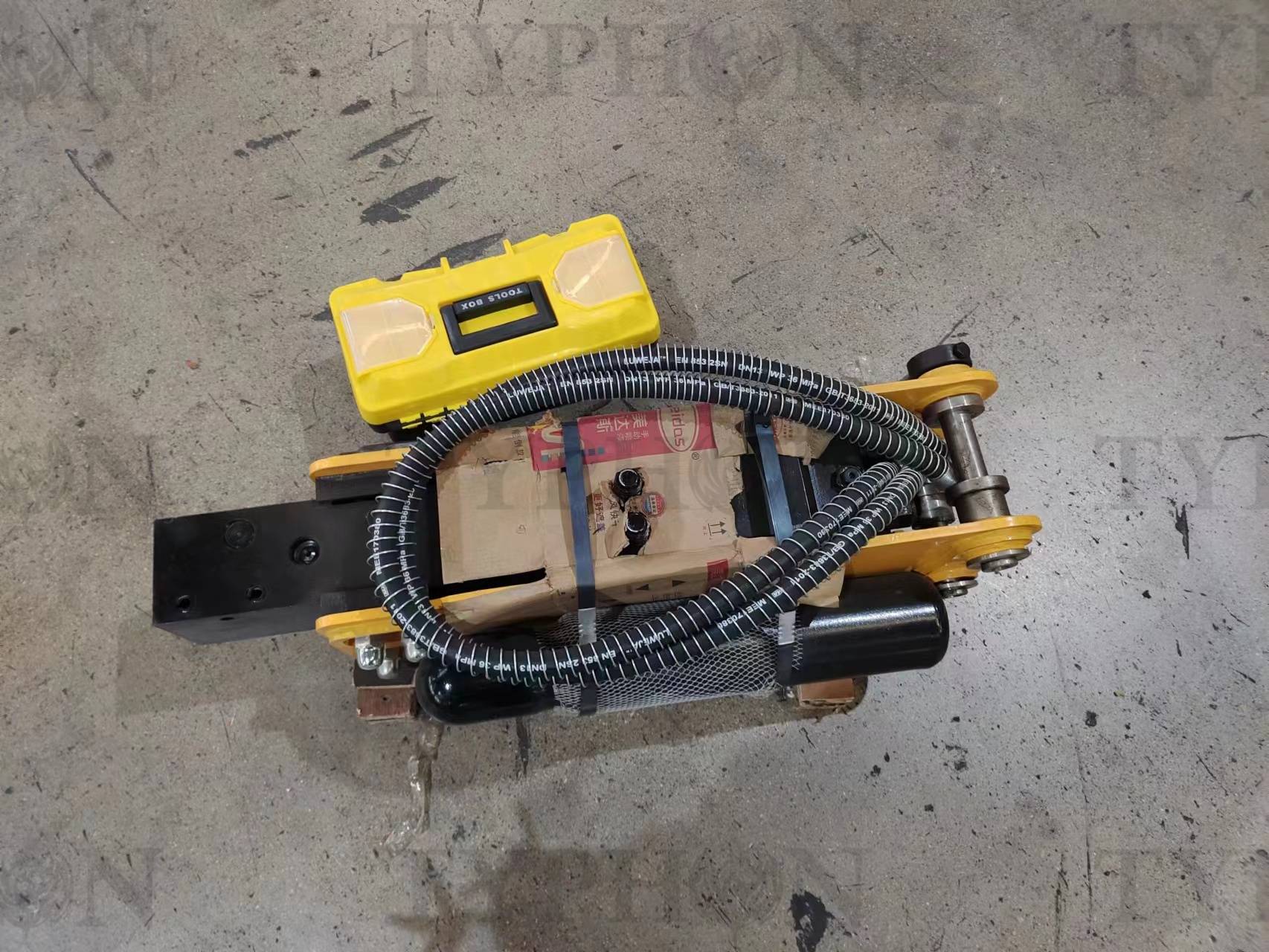 2.5 ton Mini Excavator Attachment Hydraulic Hammer Top Type Rock Breaker Generic - Image 4