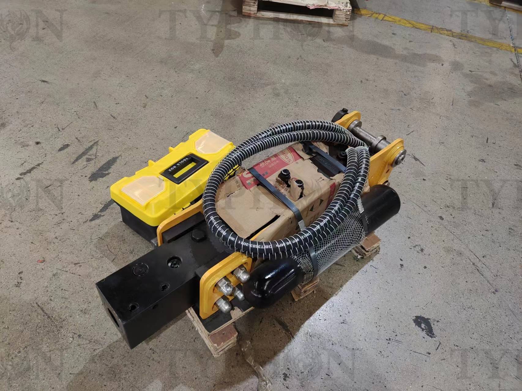 2.5 ton Mini Excavator Attachment Hydraulic Hammer Top Type Rock Breaker Generic - Image 5