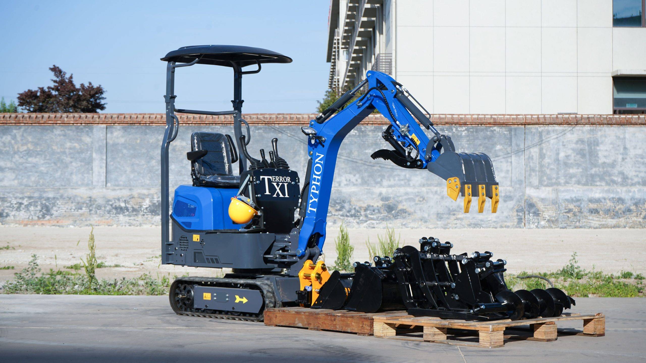 TERROR XI Mini Excavator Digger 13.5hp Gas B&S EPA Engine with 13 Attachments - Image 5