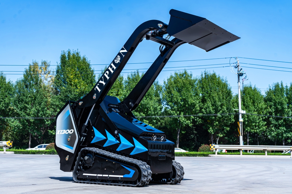 Brand New TYPHON STOMP X1300 25HP Kubota Diesel Mini Skid Steer Loader - Image 13