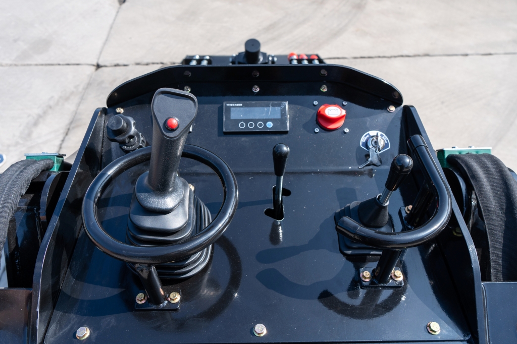 Brand New TYPHON STOMP X1300 25HP Kubota Diesel Mini Skid Steer Loader - Image 8