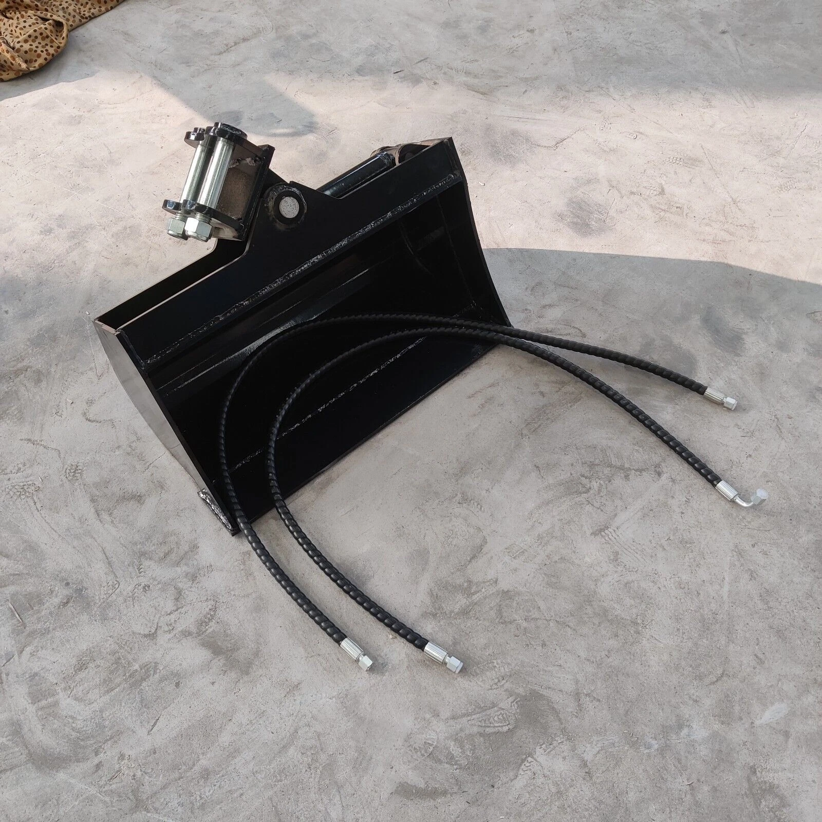 10-in-1 Mini Excavator Attachment Bundle Essential Tools Combo Kit for Worksites - Image 2